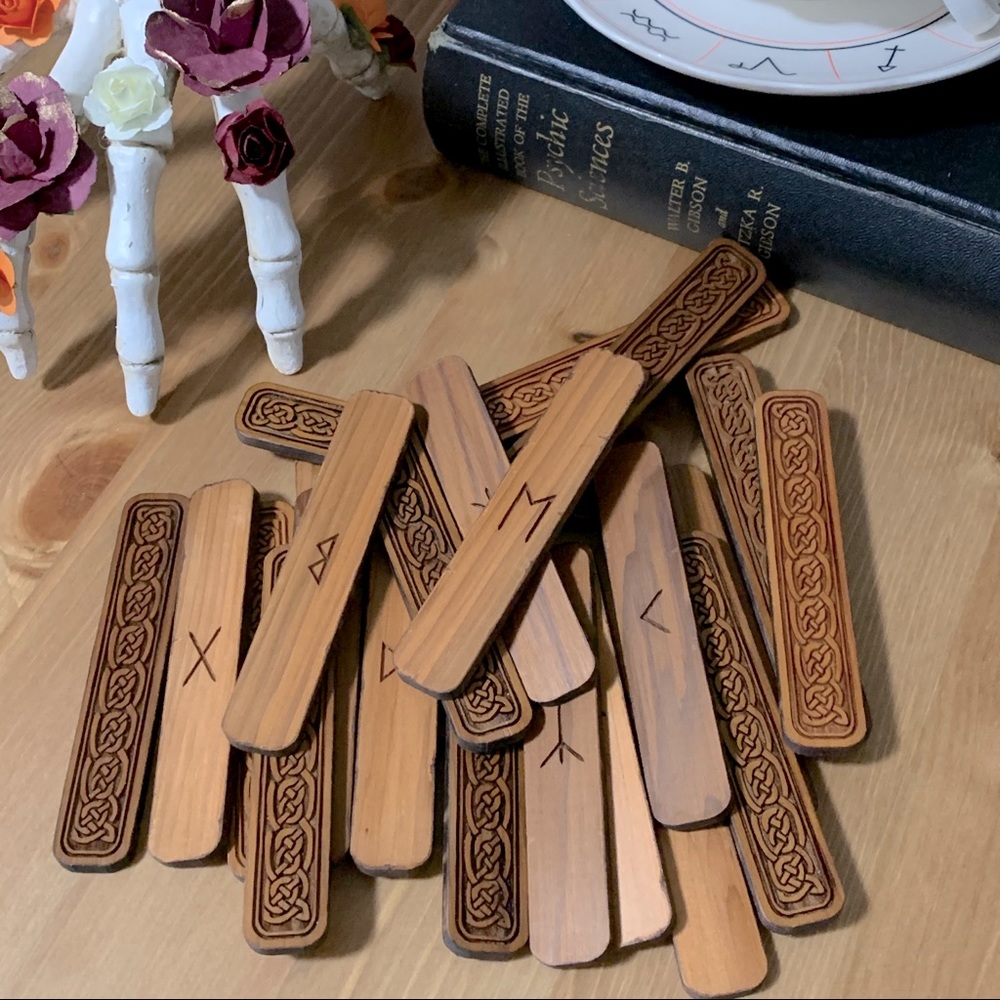 Elder Futhark Cedar Celtic Rune Set (25pc)
